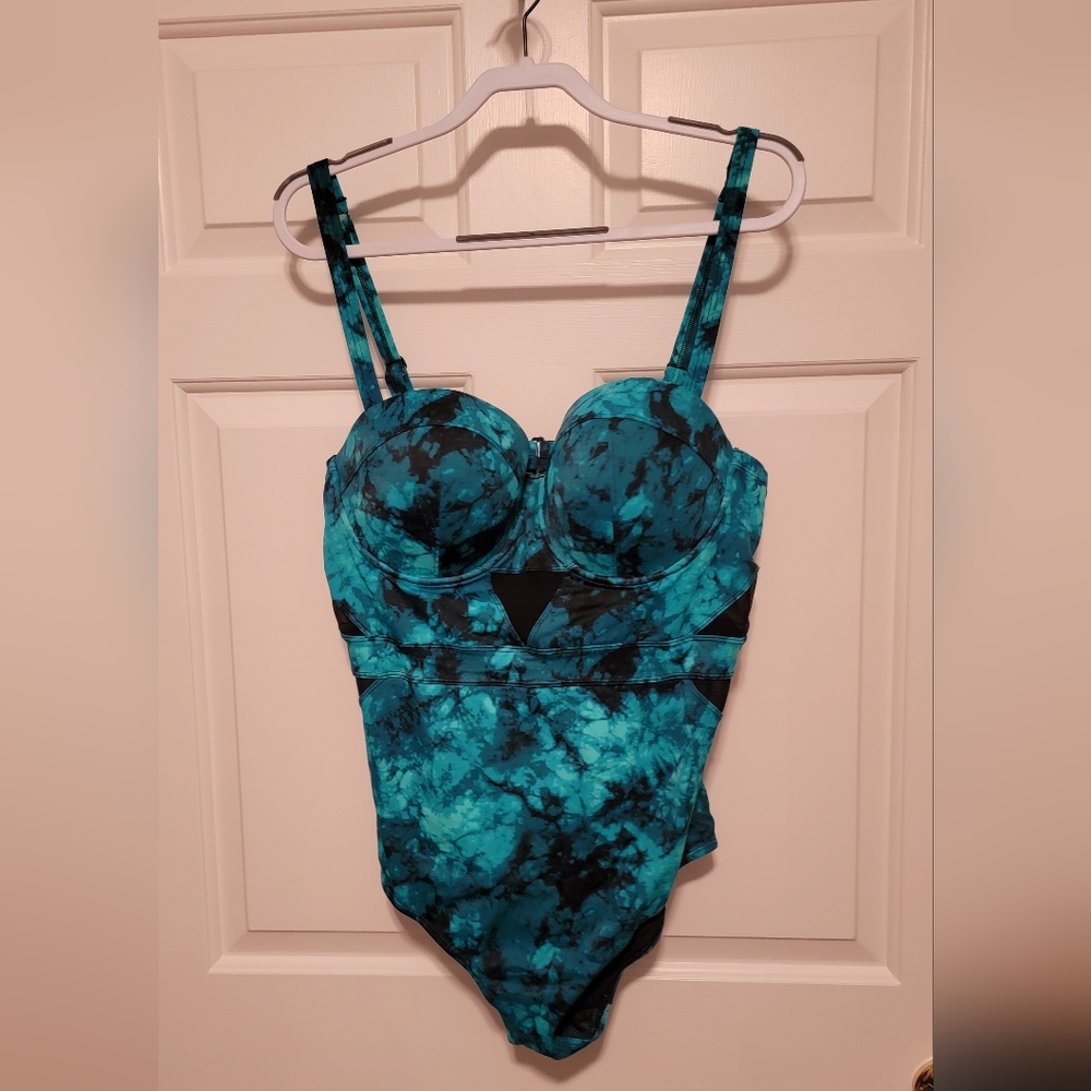 Torrid Size 2 Underwire Swimsuit